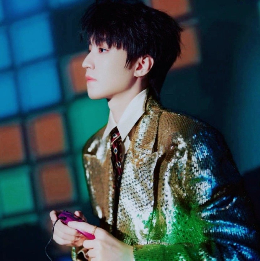 谁懂啊！丁禹兮拿奖都不忘疯狂输出《白日提灯》，领奖台上直接安利新剧，这波敬业程度