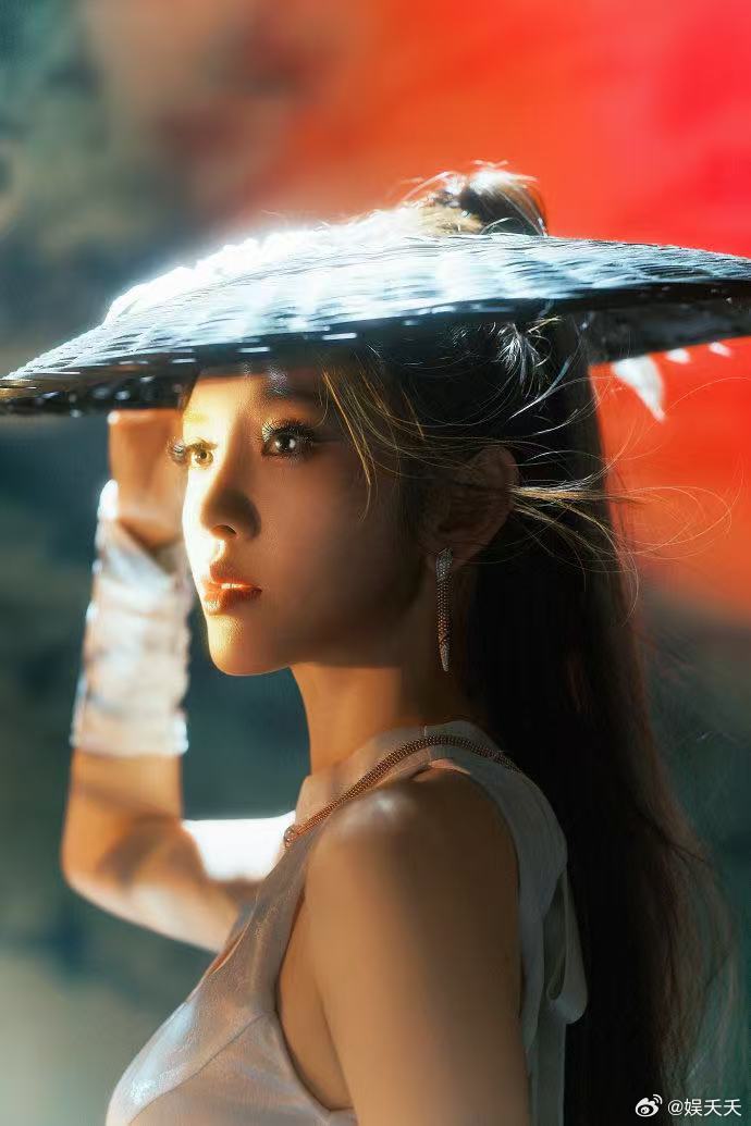 唐艺昕江湖侠女造型 谁说唐艺昕只能甜？侠女造型一上身，那股英气直接从屏幕里透出来