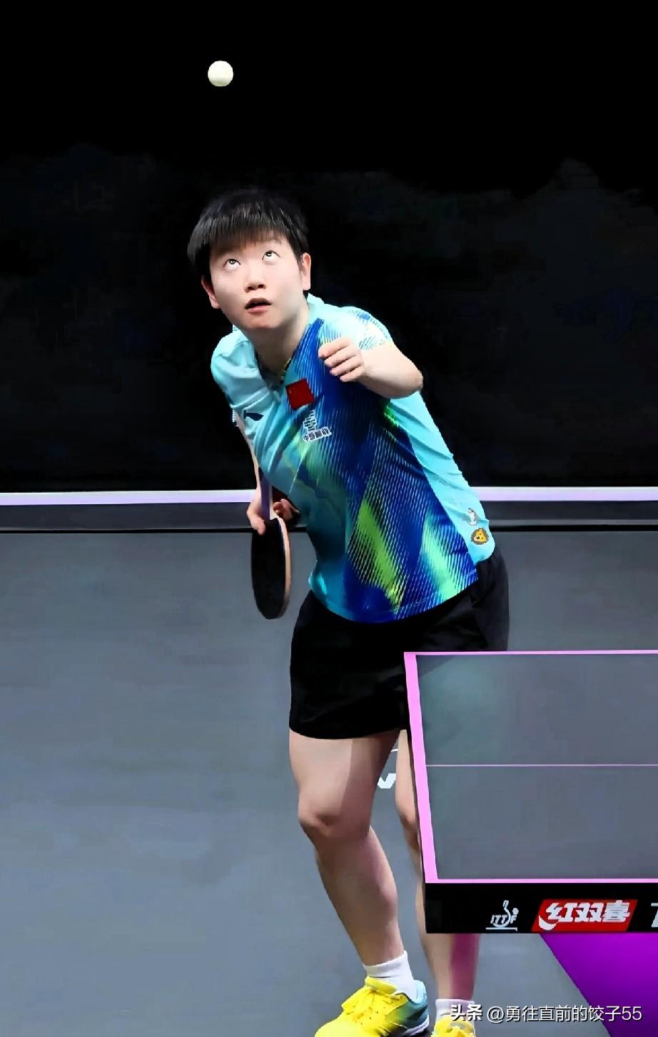 在重庆冠军赛上，孙颖莎不敌队友蒯曼，赛后孙颖莎没有休息，立刻转身为陈熠当陪练，这