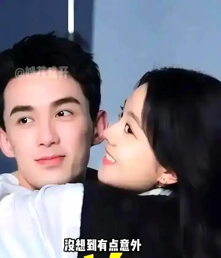 碰拳是同事，击掌是兄弟，竖拇指是前辈
 
横店现在流行这套手势暗号。新人记不住名