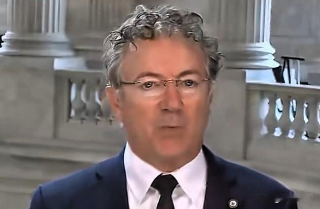 参议员兰德·保罗解释今天投票立场时指出，宪法规定宣战权属于国会而非总统，目前国会