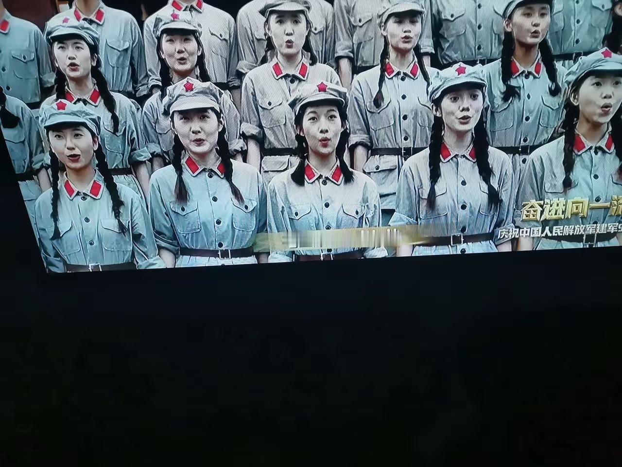 看完今年央视八一建军99周年特别晚会，心里满是振奋，这才是扎根历史、坚守初心的主