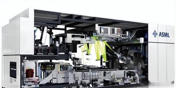光刻机巨头曾开始慌了，中国造不成光刻机，但是要造一个光刻工厂！表面上看，很多人觉