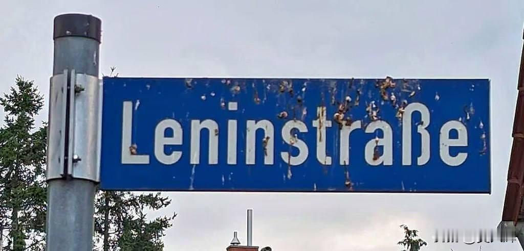 12月8日，德国联邦议院要求移除街道上以列宁及民主德国（东德）人物命名的名称。德