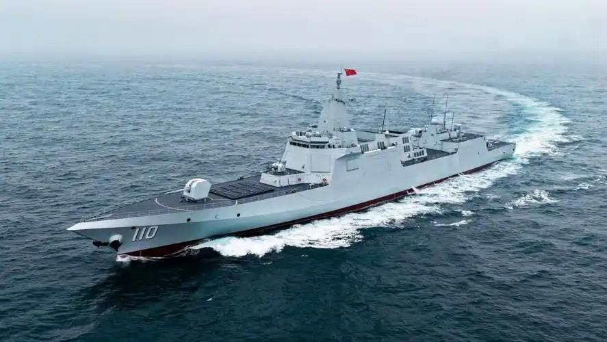 中国2路3批8舰挺进太平洋，军警混编编队罕见前出，西太平洋海上部署持续加码。
