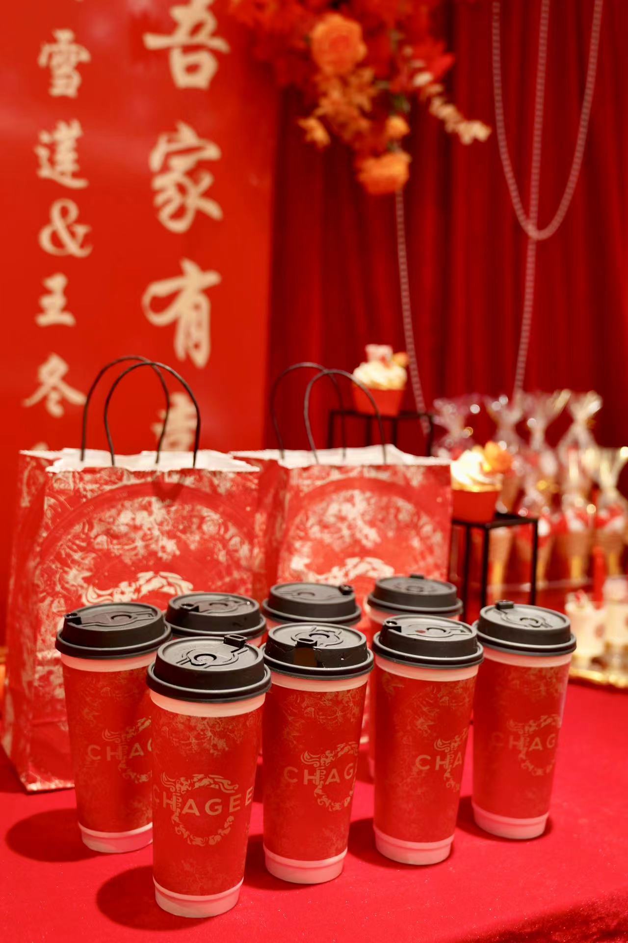 龙年就要到了，我也订婚了！但是在订婚宴上喝霸王茶姬也泰裤辣[赢牛奶][赢牛奶][