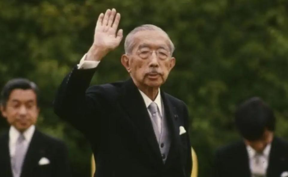 必须清算日本二战犯下的滔天罪行，除了明确波斯坦公告和开罗宣言中规定的日本领土仅限