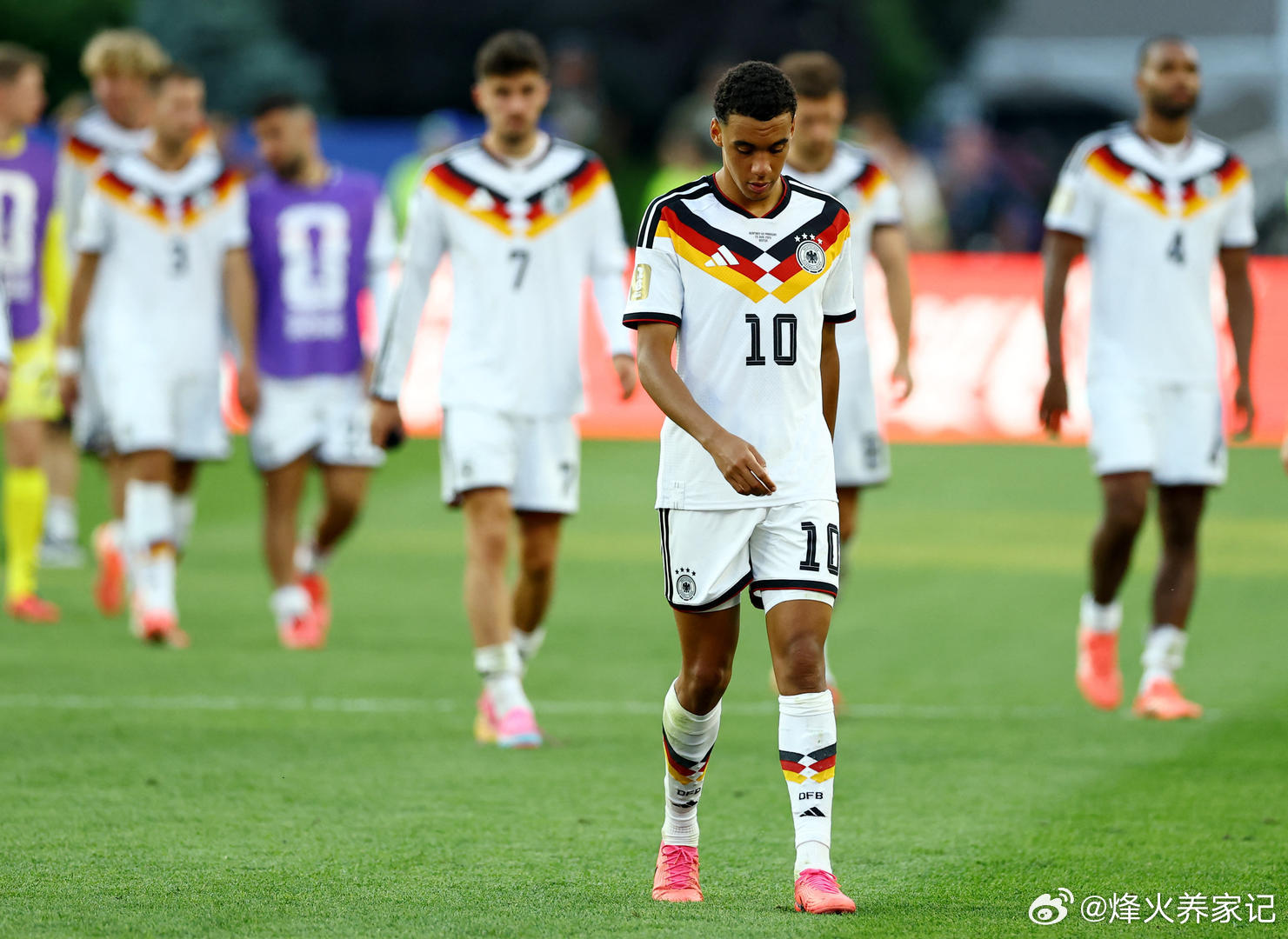 北京时间6月30日凌晨，2026美加墨世界杯1/16决赛爆出超大冷门。德国全场掌