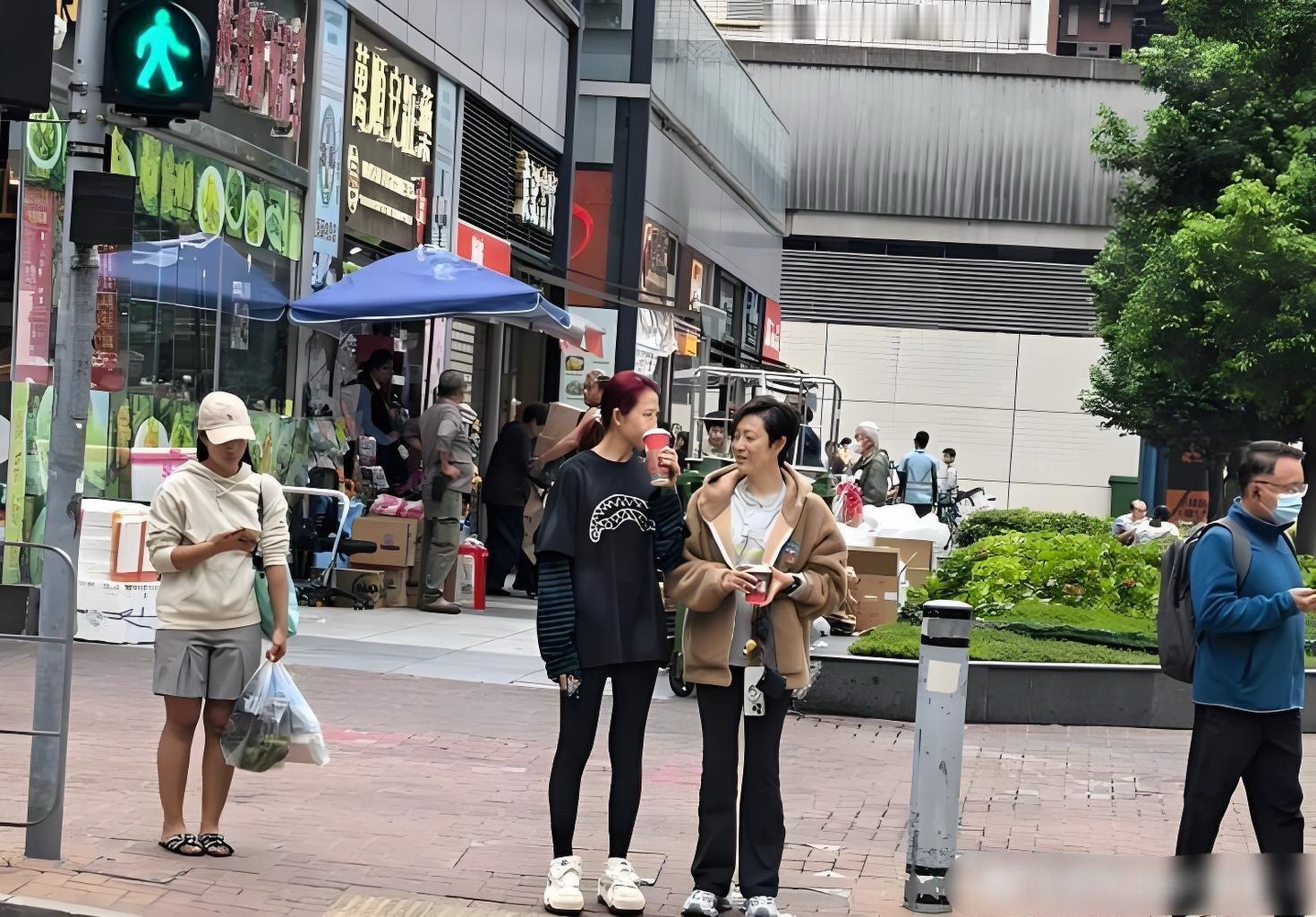 香港的路人都不追星吗？竟然没人要签名 