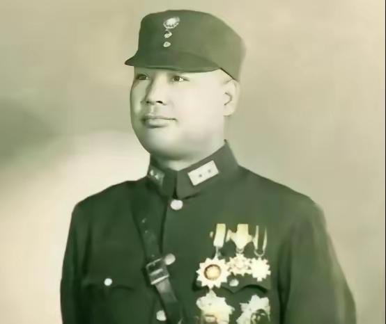 1929年，陕军新5师的两个团哗变，团长公秉藩去找副师长关麟征说:“副师长如果能