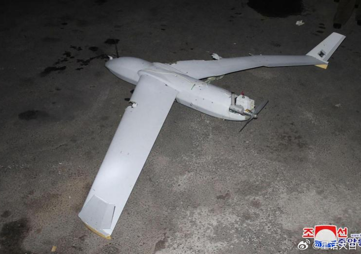 #朝鲜在平壤搜寻到韩国无人机残骸# 朝中社19日报道，朝鲜国防省发言人18日发布