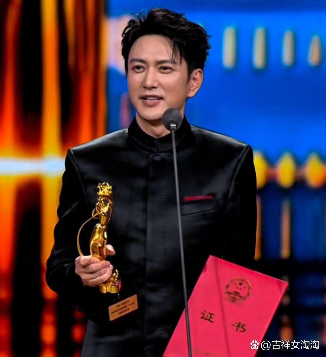 王仁君拿飞天奖，我本来没啥感觉。直到我听完他台上那段话，直接坐直了。他说演员是架