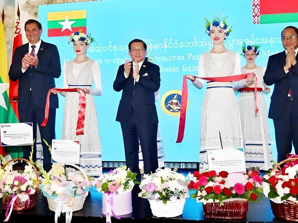 缅甸总统敏昂莱出席缅甸驻白俄罗斯大使馆开馆仪式的最新消息。据缅甸媒体2026年8