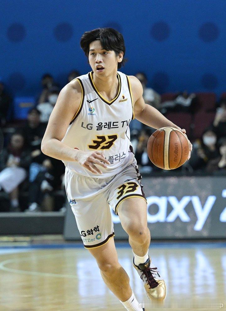 菲律宾前锋Carl Tamayo(2001-201cm-F)韩国KBL联赛砍下3