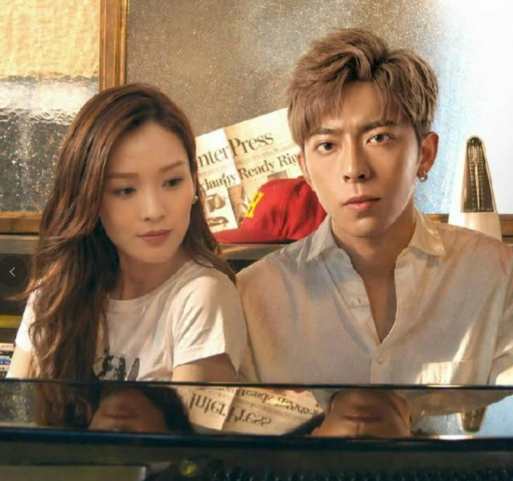 谈及吕爵安接拍港版《悠长假期》，饰演木村拓哉曾经的角色，佘诗曼笑着表示，自己看过