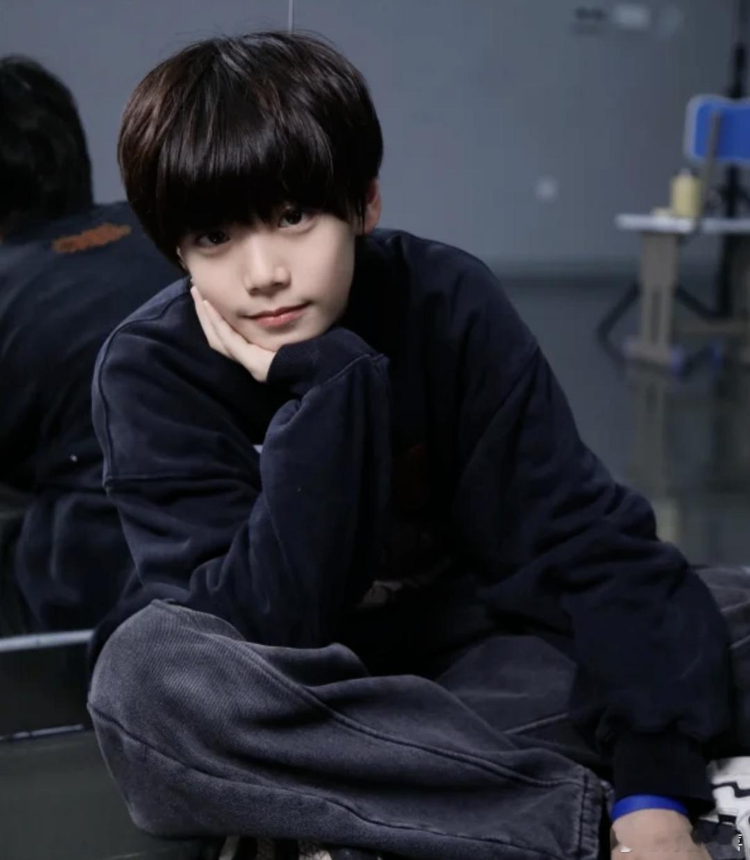 五代高会第一次营业1h拉表朱映辰断层第一大家觉得他长得好看吗？ 