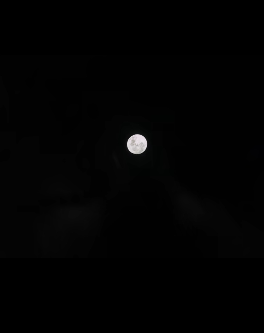 月亮[超话] 那就让月亮替我们见面 看过同一个月亮就当是见过一次面了吧 ​​​