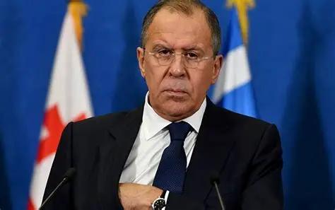 那个俄罗斯老头，拉夫罗夫，一句话就把天给聊透了。
拉夫罗夫从1950年出生在莫斯