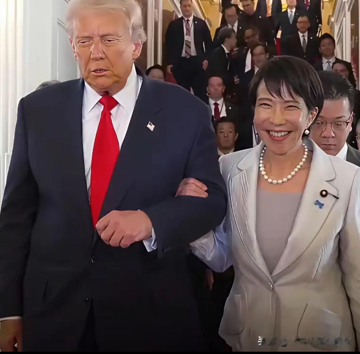 日本首个女首相高市早苗极端保守，根源是军国主义遗产浸染，加之右翼势力裹挟，借否认