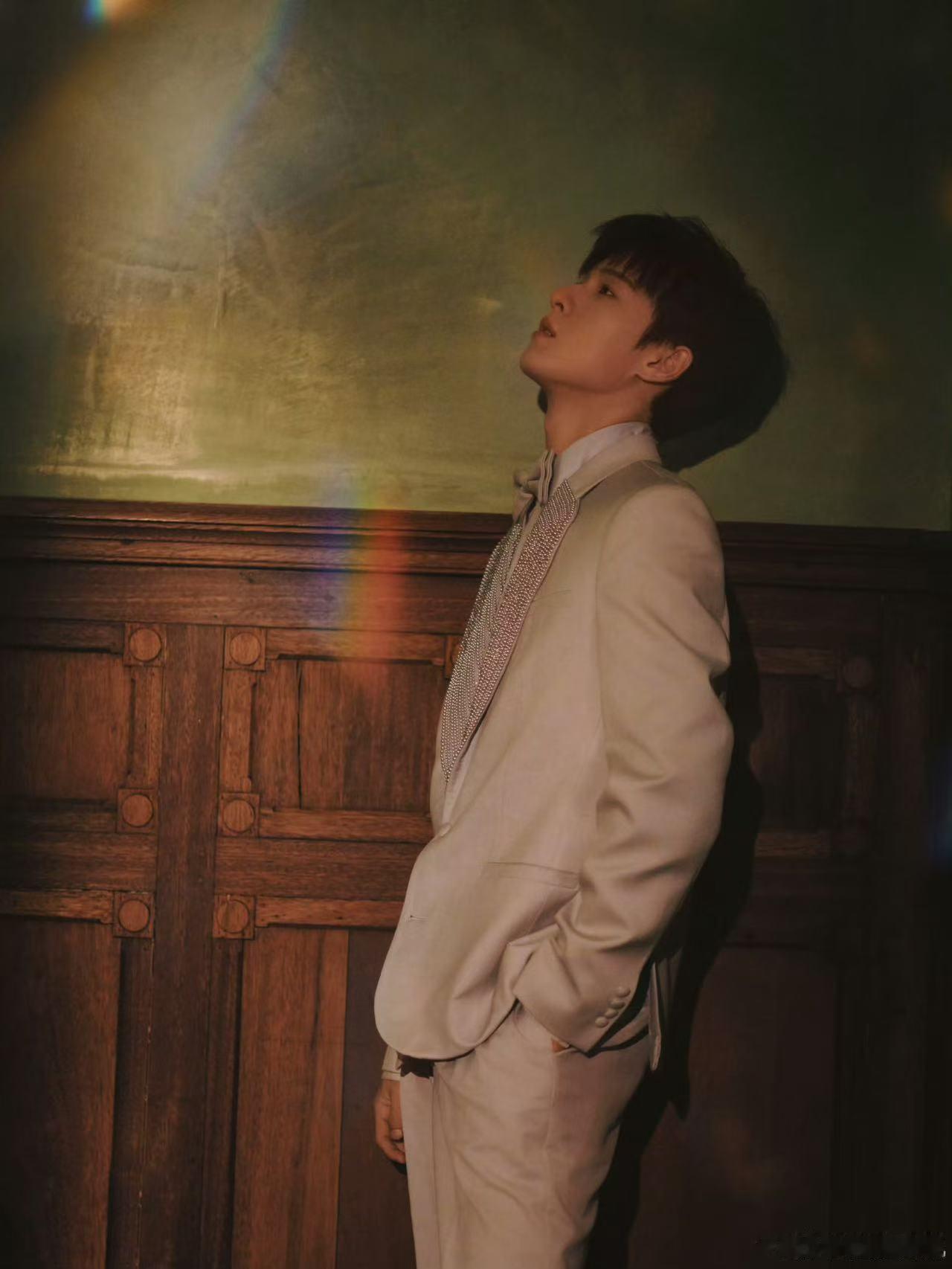 李昀锐怎么拍都带感，每一个镜头都能呈现他的独特魅力，这次的微博之夜预告简直是让人