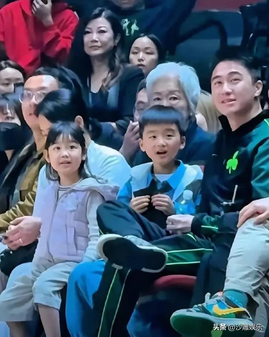 何猷君，深夜低调现身！

3月22日深夜，赌王家族的“学霸公子”何猷君，又一次毫