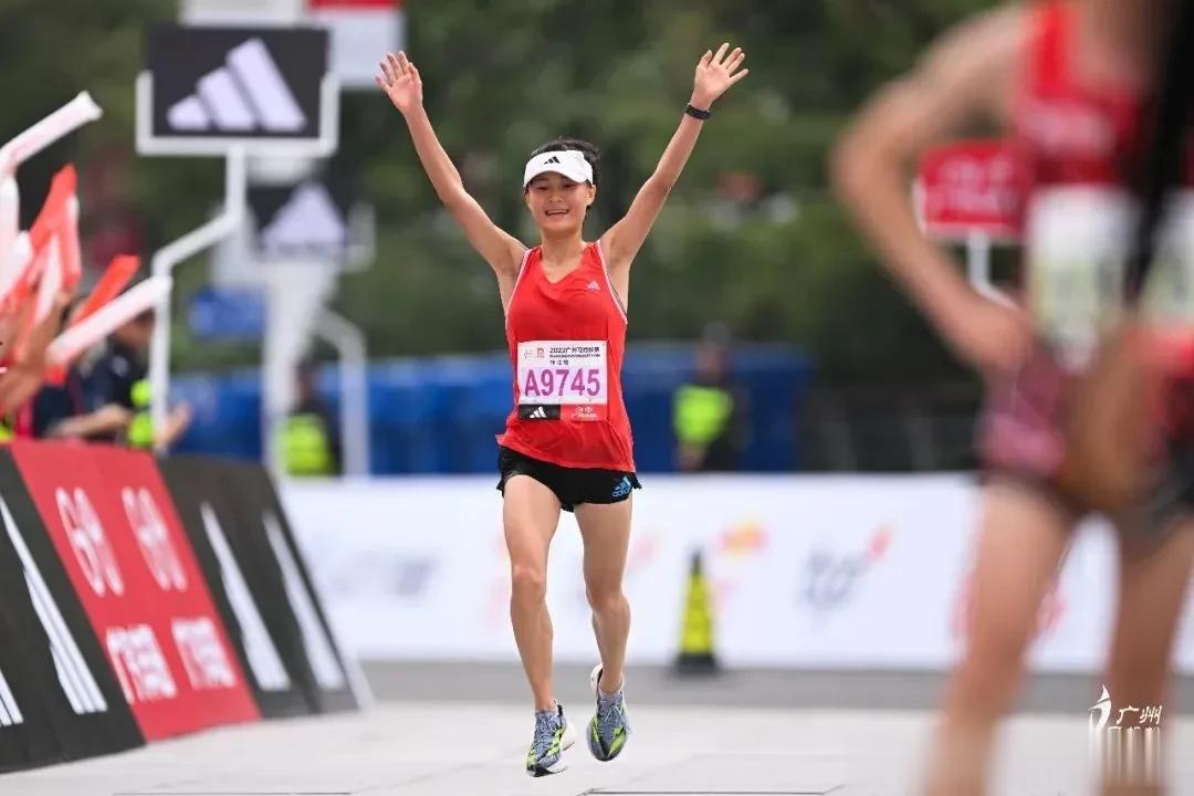 搞明白了马拉松成绩越来越好的原因之后，我想足球也就有出路了。
昨天结束的广州马拉