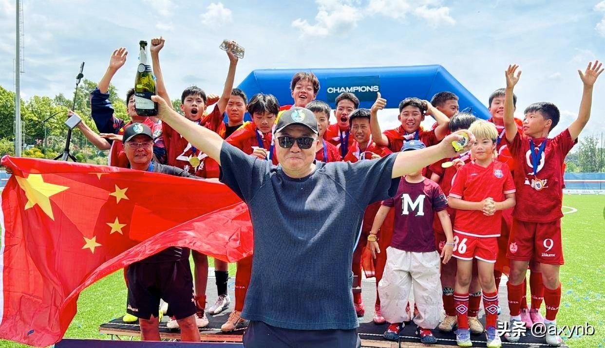 如何 董路是极具争议的民间青训先行者，自筹资金打造足球小将，海外赛事屡创佳绩、为
