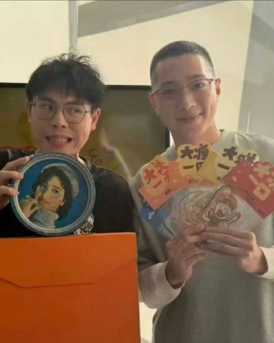 没认出这是赖冠霖这退圈了之后变化也太大了吧 都有点看不出来是同一个人了 感觉都有