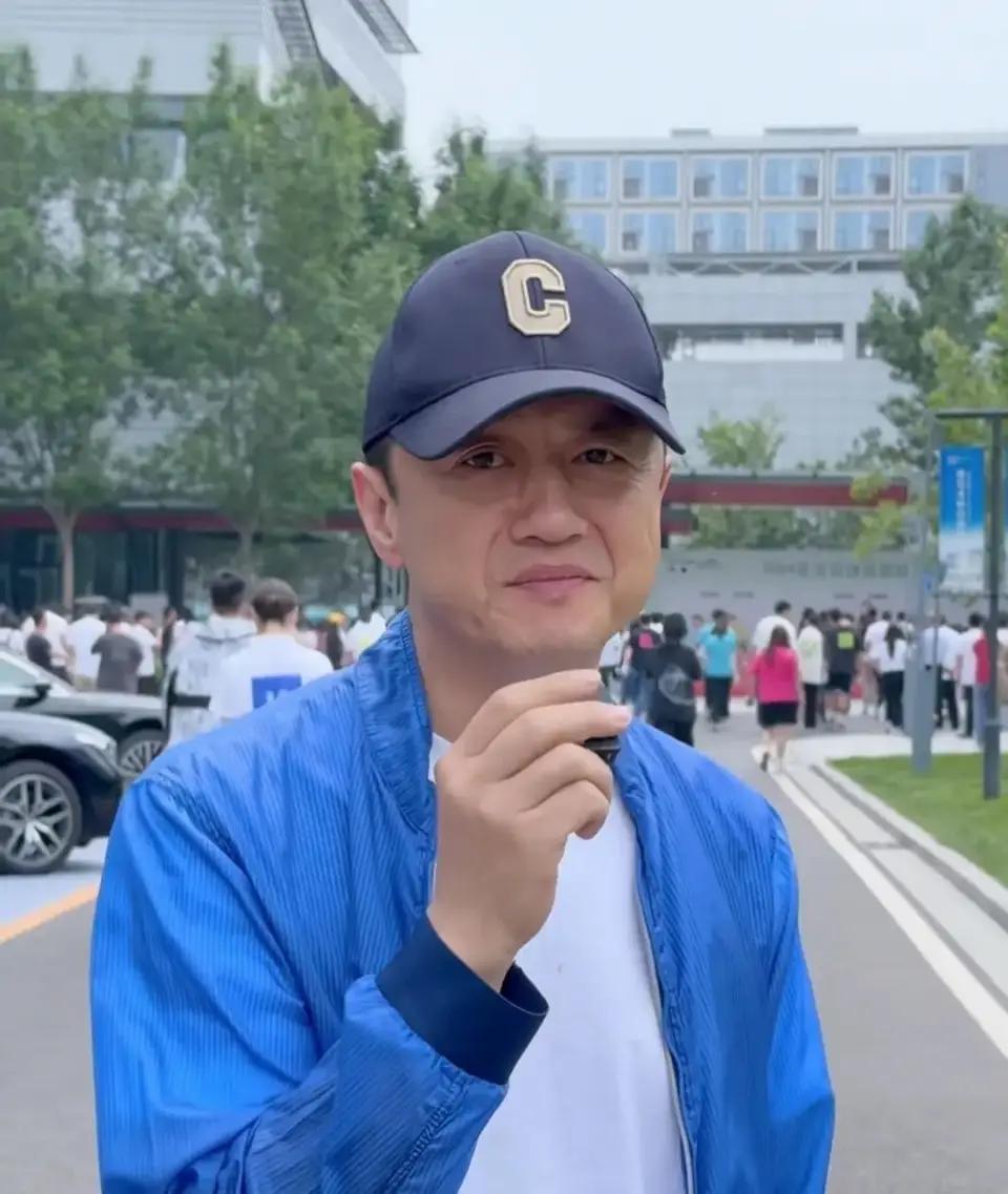 你知道吗？李亚鹏为了嫣然医院差点倾家荡产！
当年为了给女儿治病，他萌生了创办医院