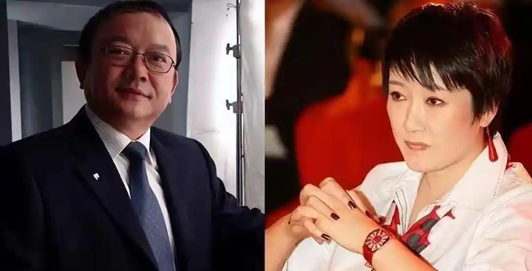 1998年一夜，王刚借着酒劲走进成方圆的房间，向她又一次提出要求，没想到成方圆又