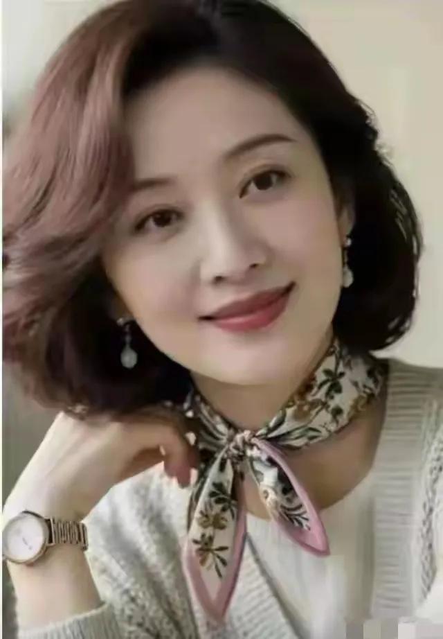 丈夫把爱给了别人，老婆肯定就得不到爱了。也就是男人爱女人是唯一的，不可能同时把爱