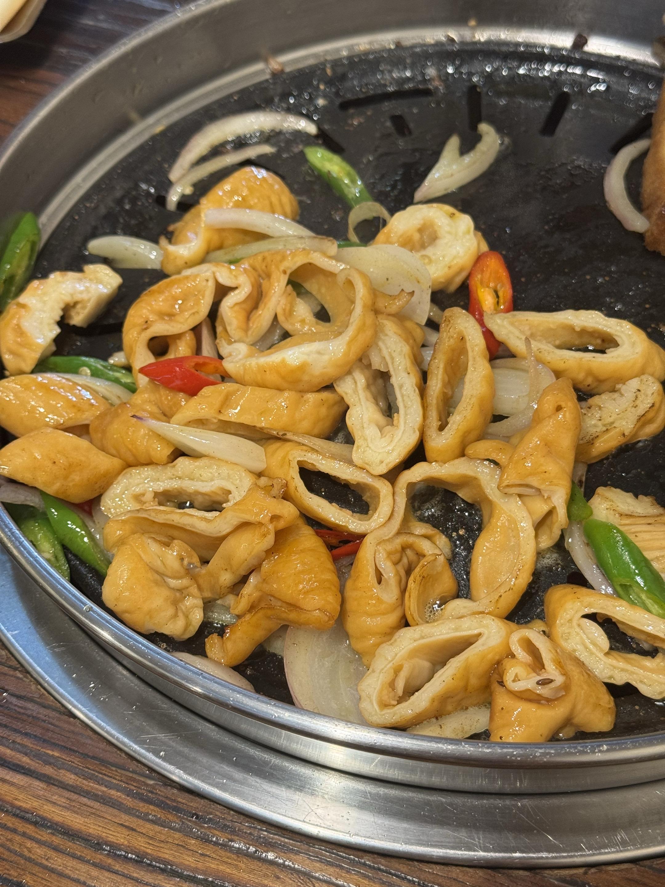 全世界 第一 喜欢吃 肥肠。肥肠是世界上最好吃的食物！ 不接受反驳！！...