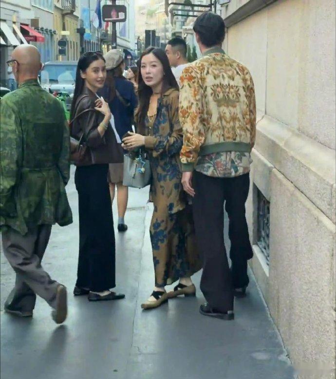 网友米兰街头偶遇angelababy路人镜头下的杨颖好美米兰街头网友偶遇 Ang