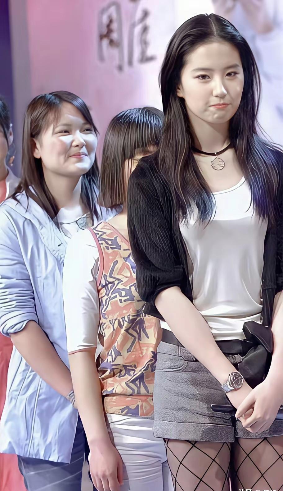 你以为明星靠脸吃饭？
错了，他们靠的是一套精密运行的“人体工程学”。
你和明星的