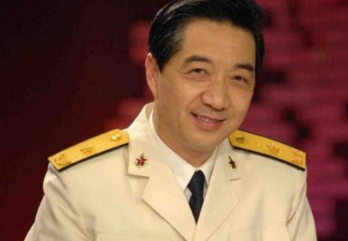 张召忠当年那句“美国一动不动，中国20年也追不上”，放在2015年九三阅兵前，听