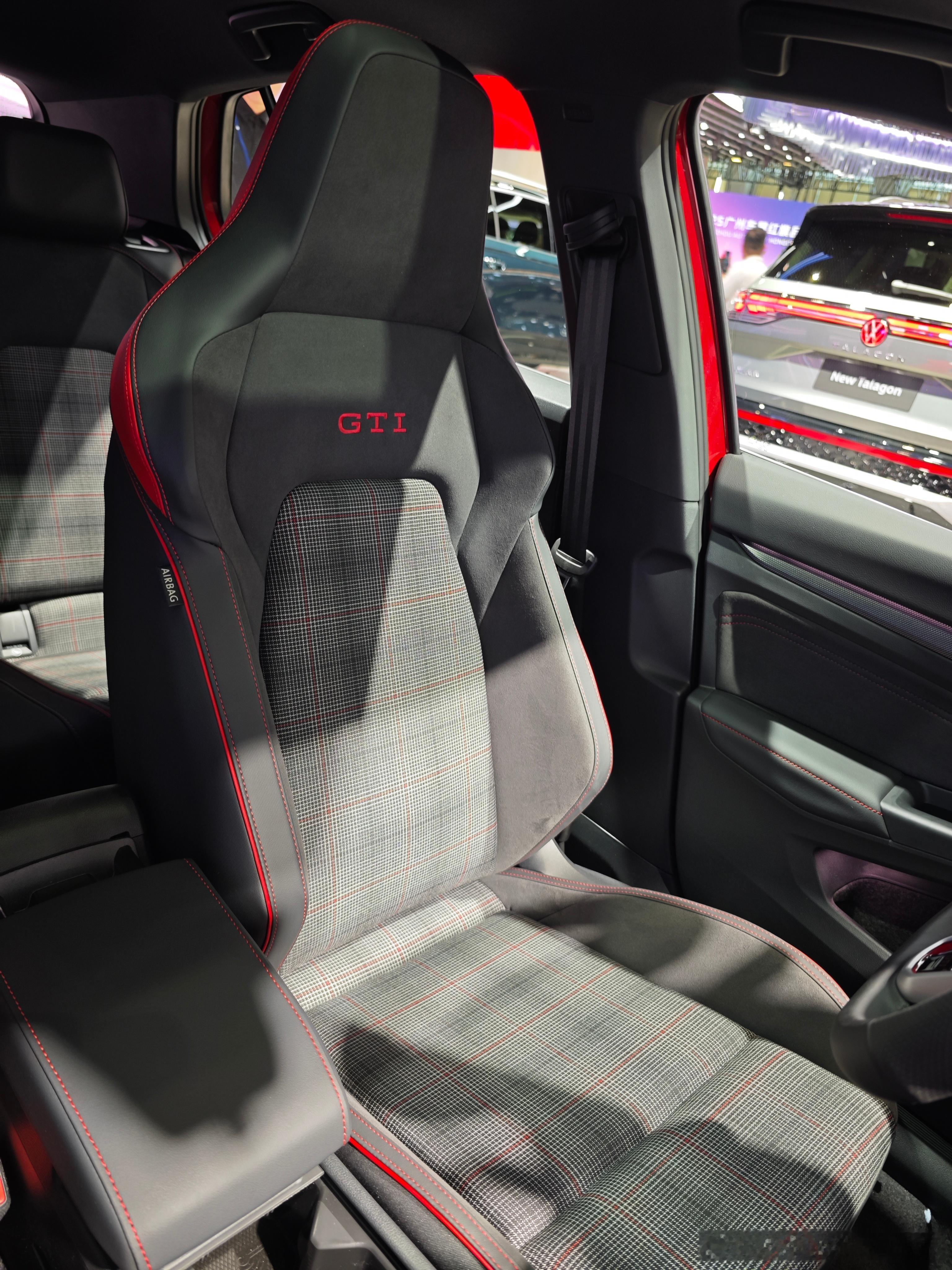 从小就喜欢的苏格兰格子座椅，现在看还是喜欢