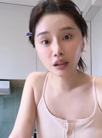 易易紫自曝与虞书欣发生过恶心事 前IME组合成员易易紫直播爆料早年与95普花虞书