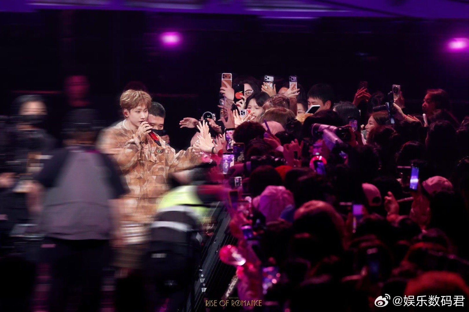 汪苏泷演唱会秒变运动会看汪苏泷演唱会等于免费看一场田径比赛！跑完还要唱，唱完继续