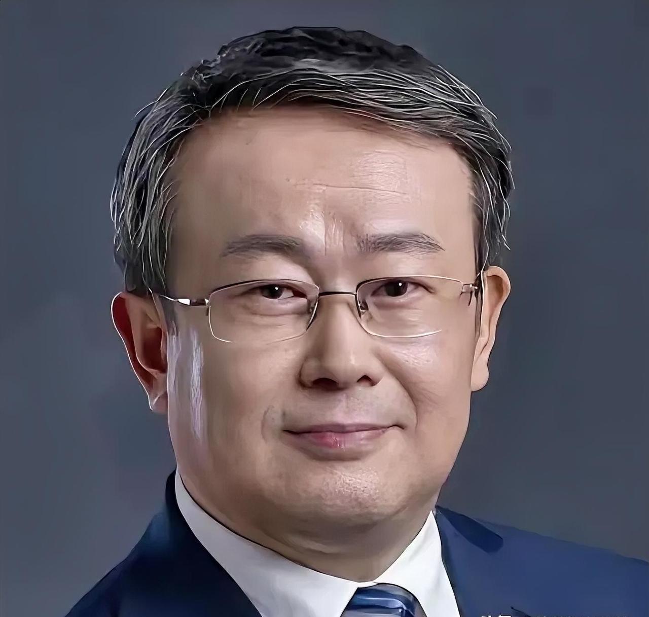 项立刚8月1日一早发文直言不讳：“少让凯文·凯利这种人到中国来坑蒙拐骗！”
凯文