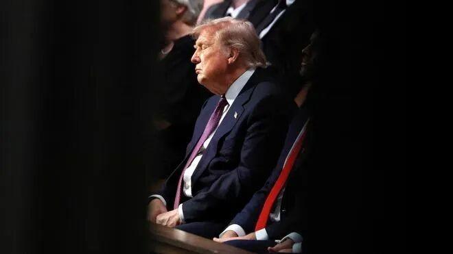美国参议员格雷厄姆突然过世，时隔多天后美国搞起了葬礼外交。
 
2026年7月2
