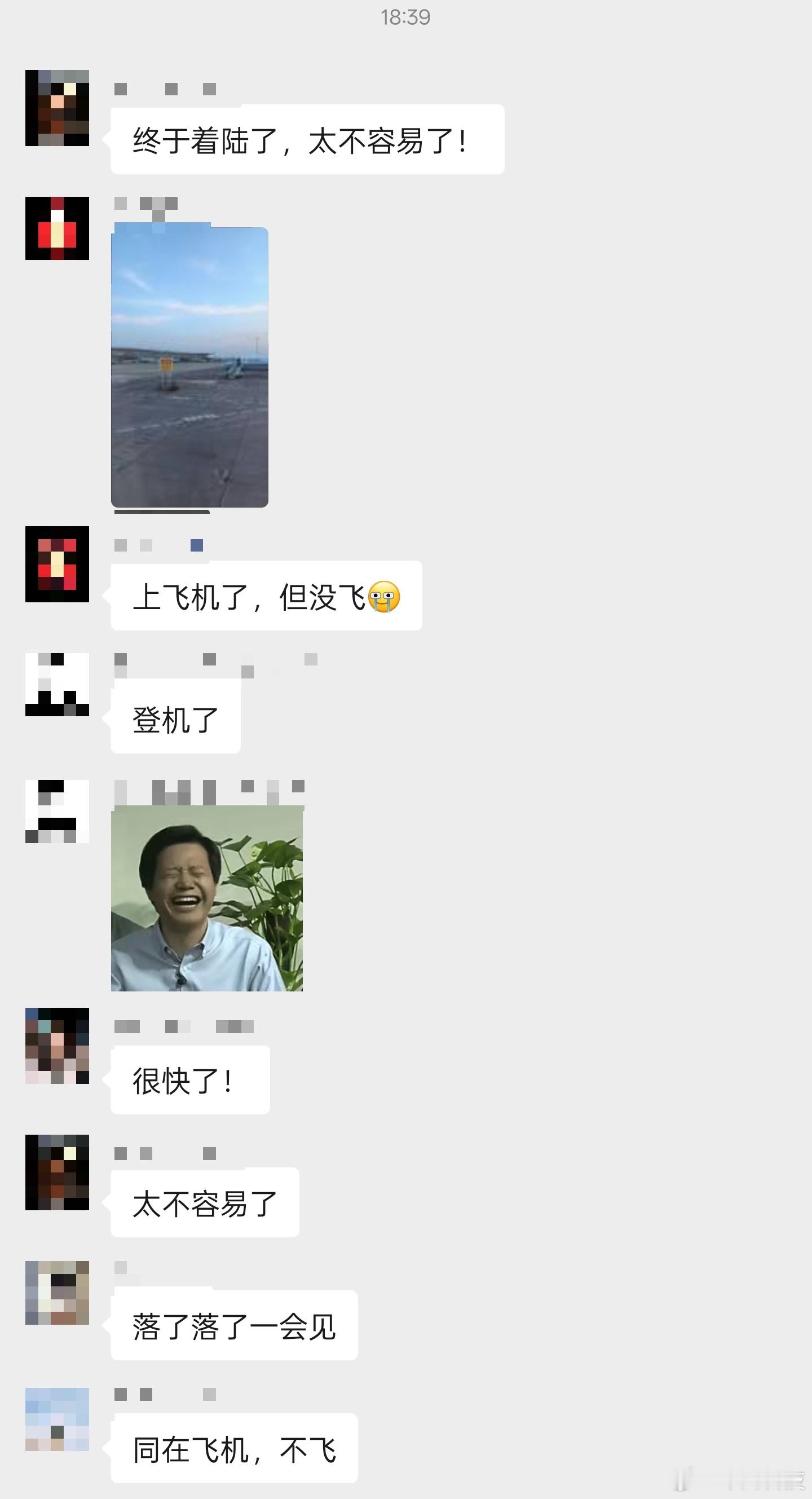 深圳机场连续两天发生航班大面积延误深圳这两天大暴雨，确实难顶！航班延误一大片，明