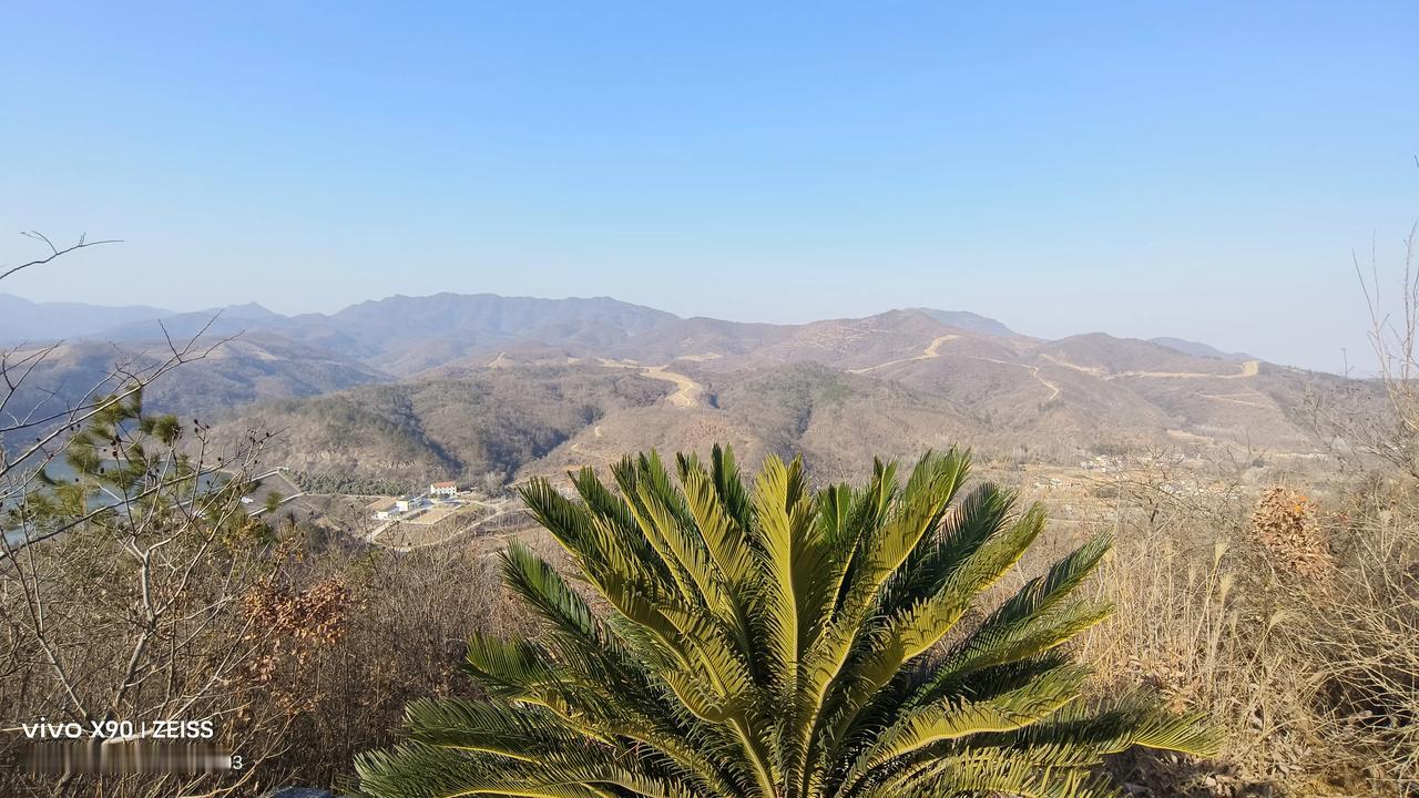 这条路如一条蜿蜒的玉带，镶嵌在南漳的西南山区，为这里的乡村带来诸多的方便！