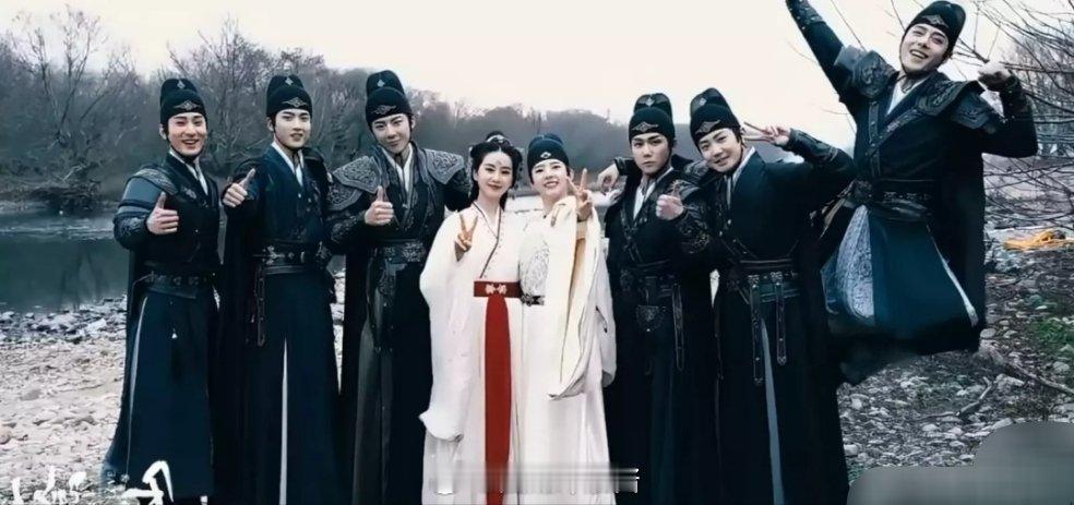 这两部剧，应该是去年热度最大的了吧 ​​​