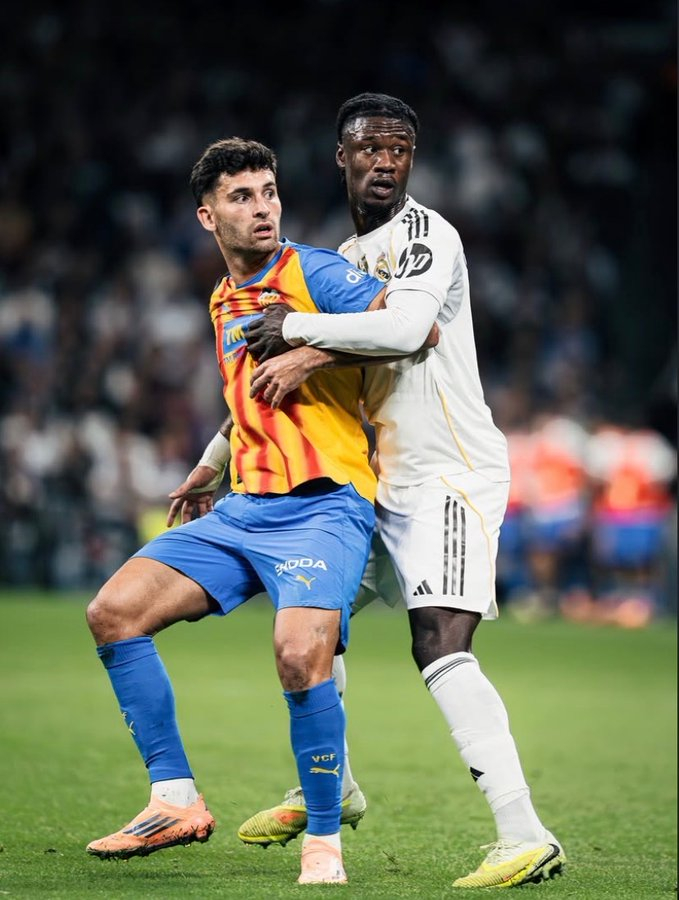 由于楚阿梅尼受伤，卡马文加今晚将被迫担任中场核心。卡马文加还没有完全掌握防守型中