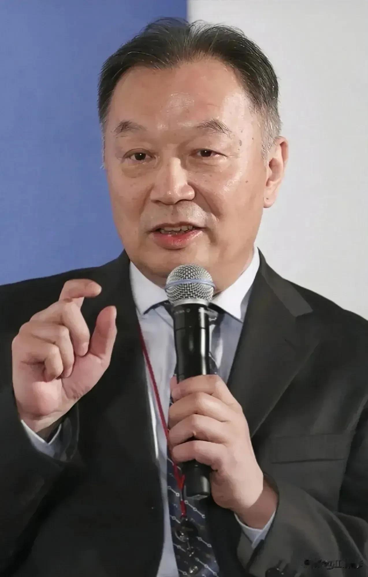 三农专家温铁军说:我上小学那个年代，放学后到处玩，活蹦乱跳，哪像现在的你们啊，背