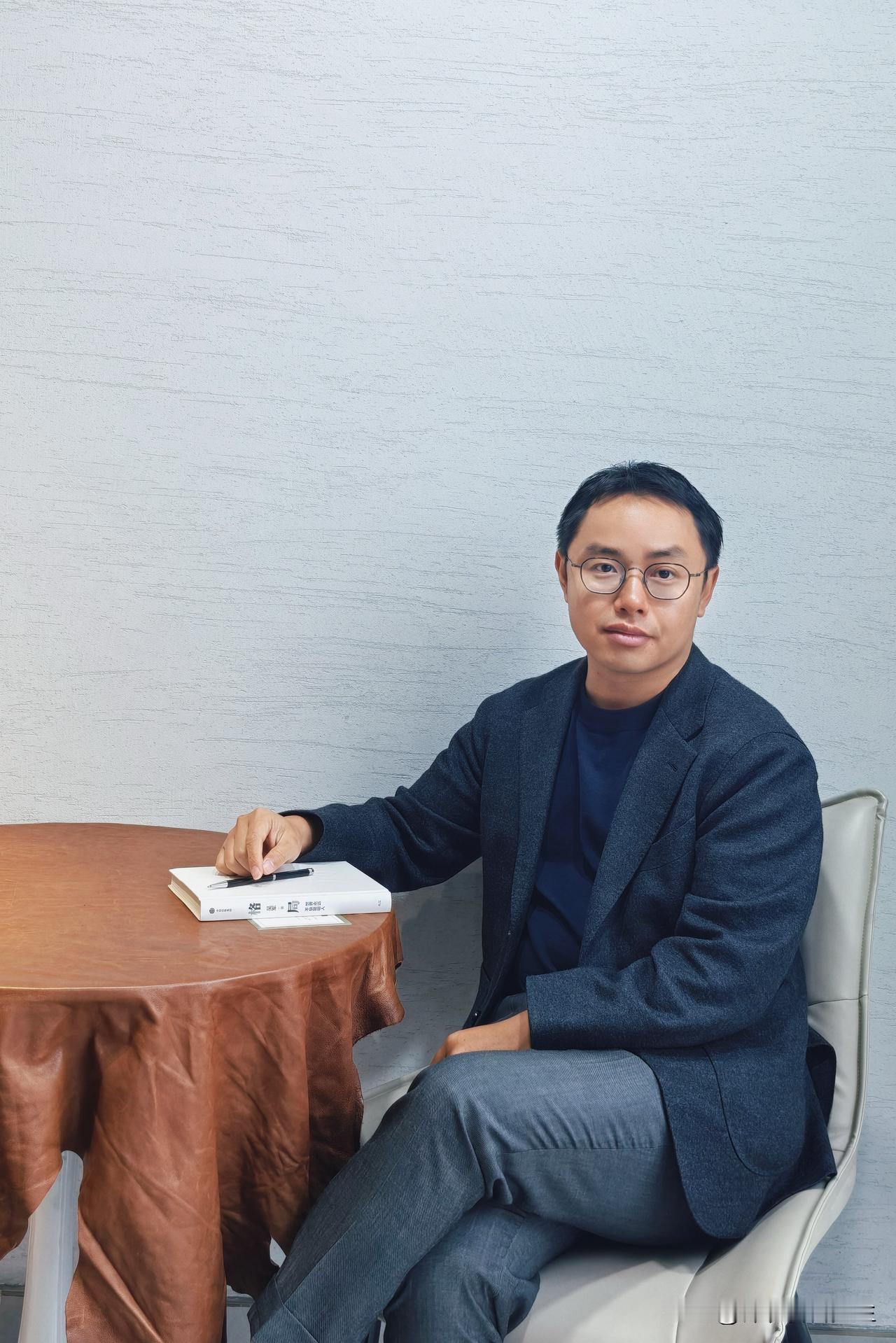 每日穿搭分享——依然是我喜欢的商务休闲风格，统一的色调营比较容易造出儒雅和谐的知