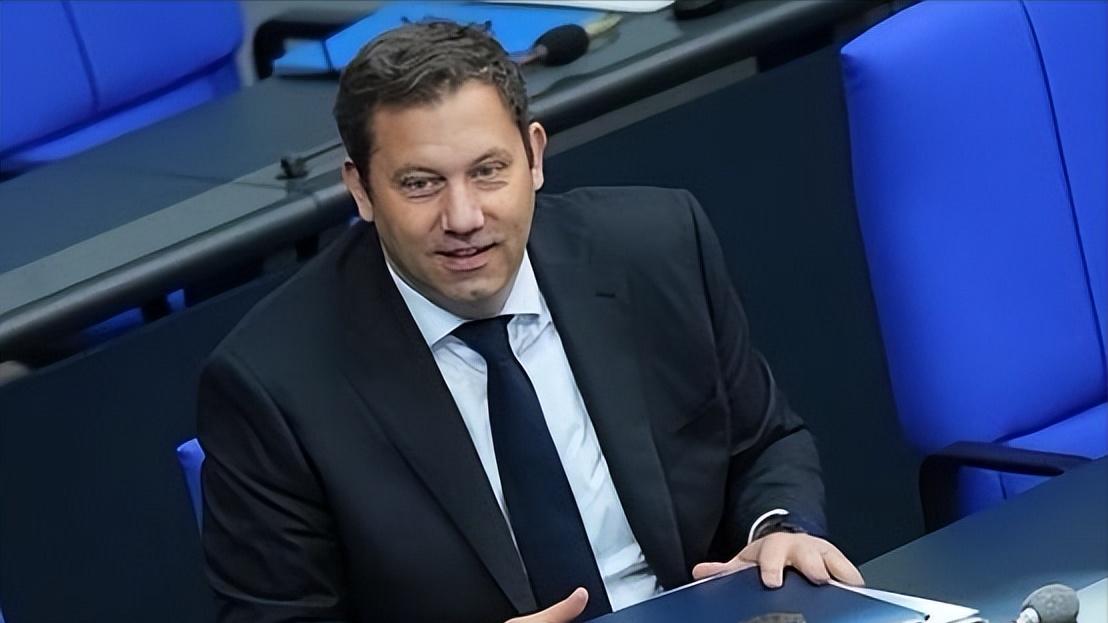 德国财长拜尔说了两句狠话，第一句是“我们不要中国垃圾！”第二句是：“德国决不当傻