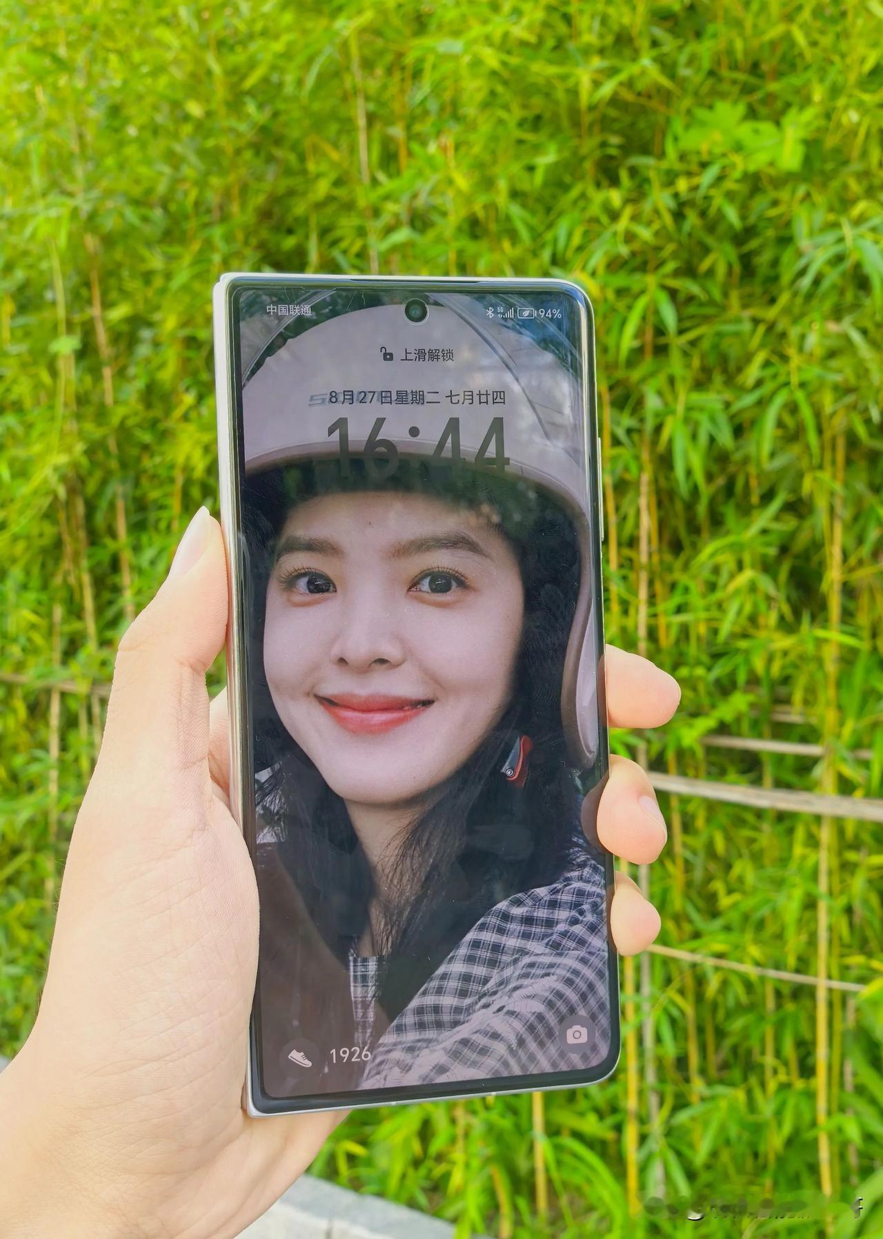 理性讨论，大家真的需要折叠屏手机吗？
我发现现在身边好多人都开始投入折叠屏手机的