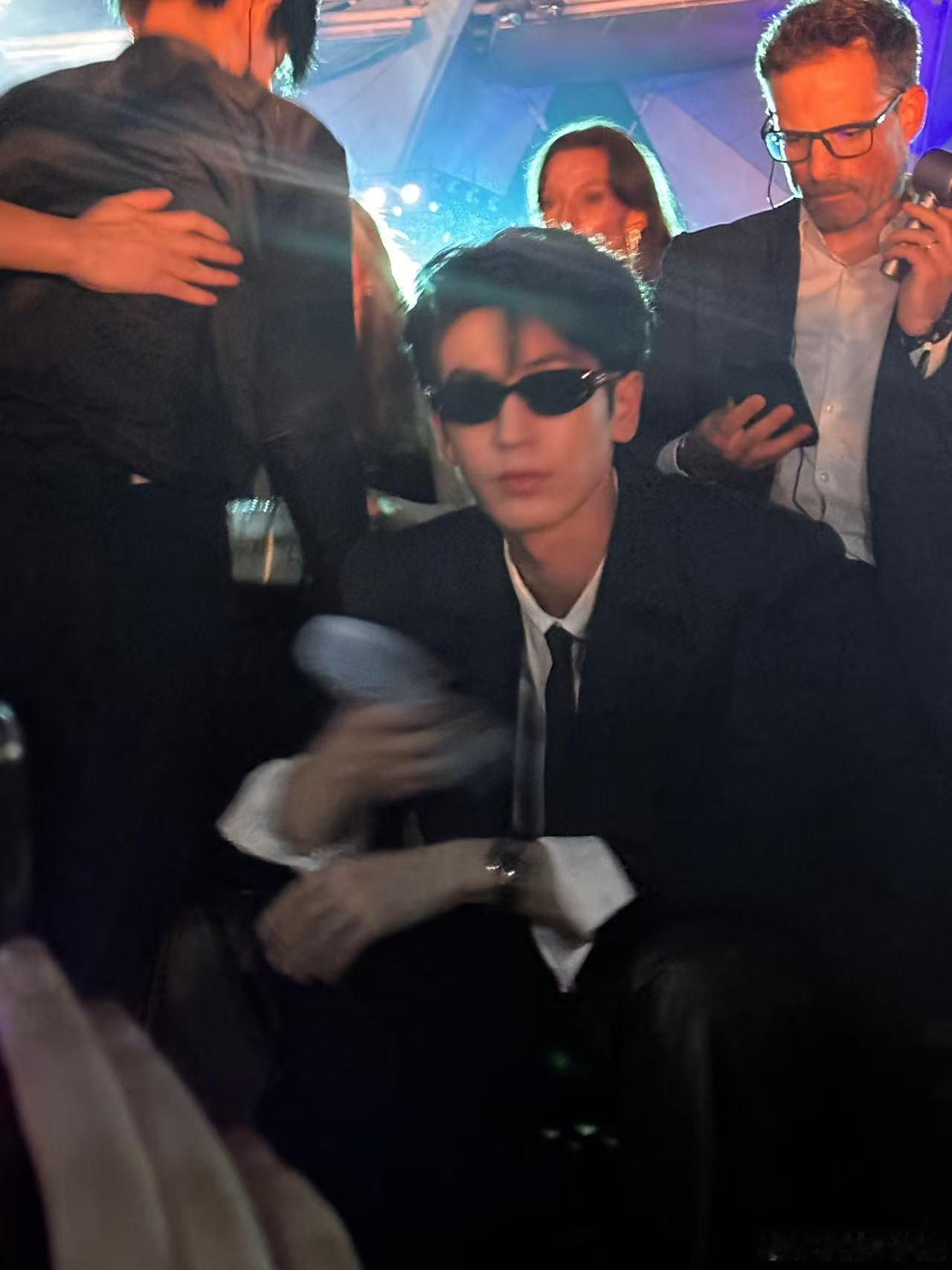 张凌赫张凌赫演员的顶级信念感张凌赫紫色真的很有韵味 看完hi6新鲜物料满心期待新