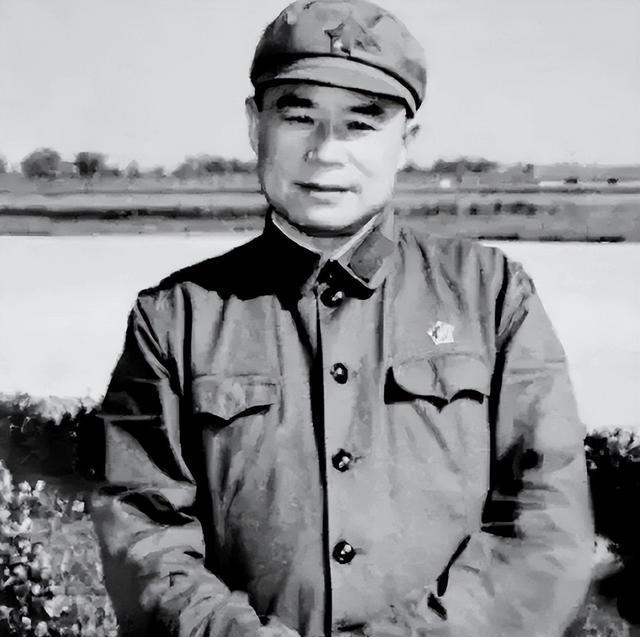 1978年，开国中将王近山病逝于南京，骨灰安放八宝山。他曾是战功赫赫的“王疯子”